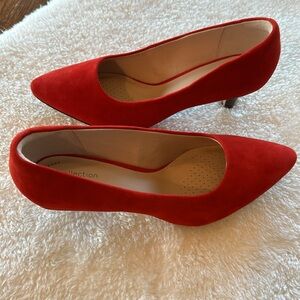 Nwob. Red suede clark shoes